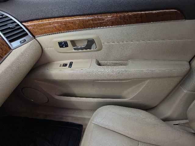 Used 2008 Cadillac SRX AWD w/ Utility Package image 15