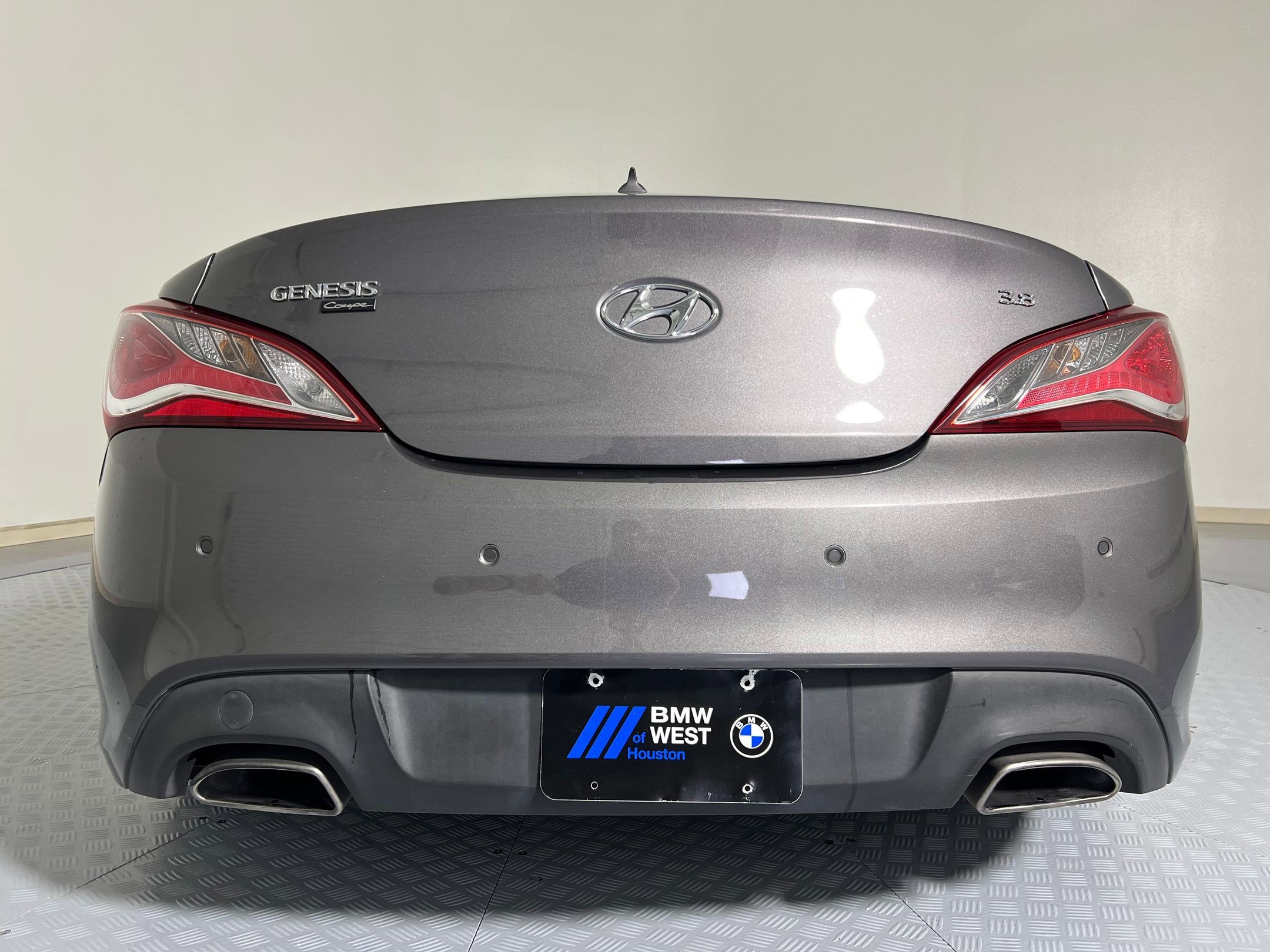 Used 2013 Hyundai Genesis 3.8 image 10