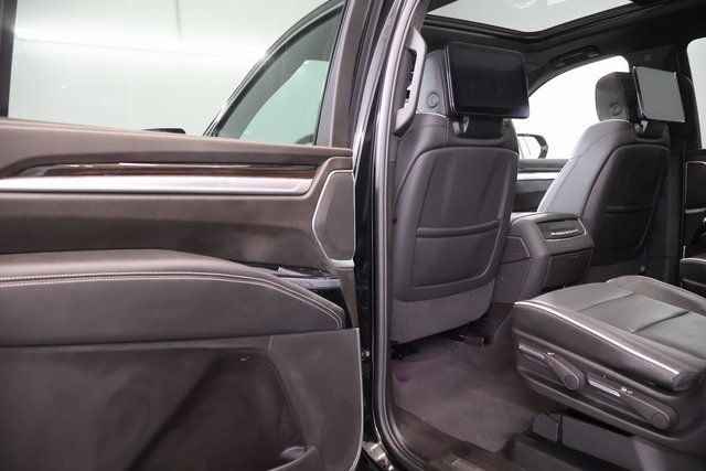 Used 2026 Cadillac Escalade ESV Luxury w/ Touring Package AWD/4WD image 30