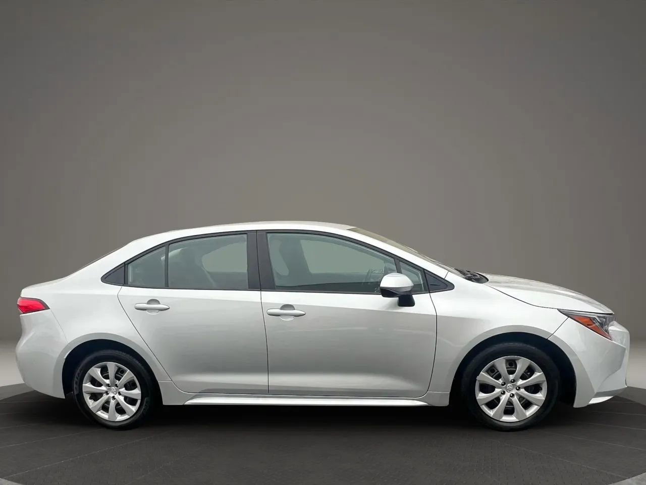 Used 2025 Toyota Corolla LE image 5