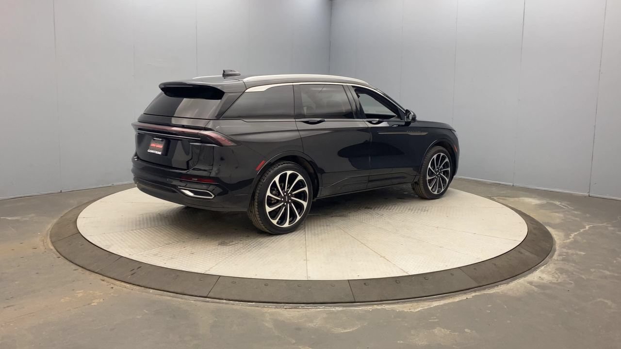 Used 2025 Lincoln Nautilus Black Label AWD/4WD image 5