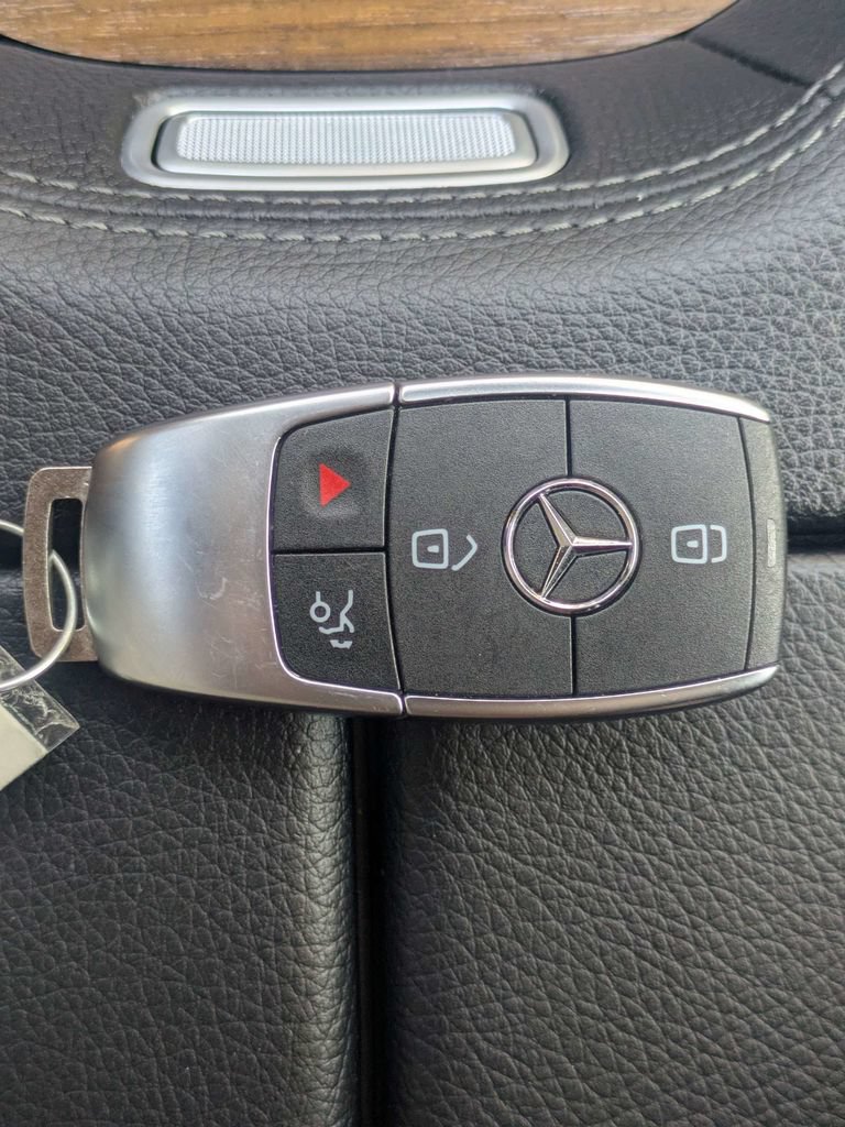 Used 2025 Mercedes-Benz GLS 450 4MATIC image 36