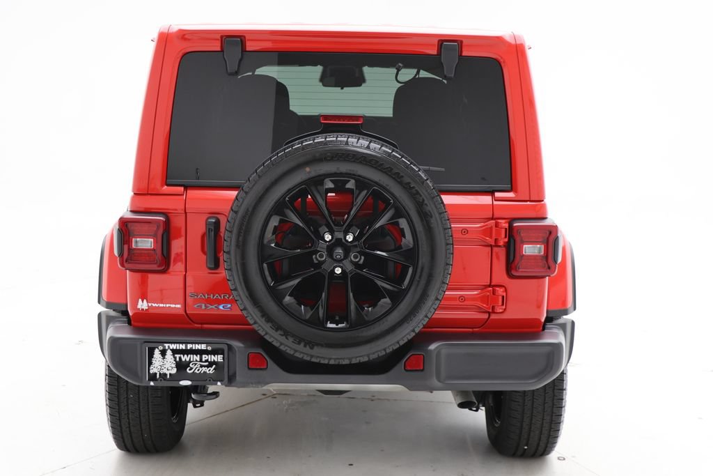 Used 2025 Jeep Wrangler Unlimited Sahara AWD/4WD image 8