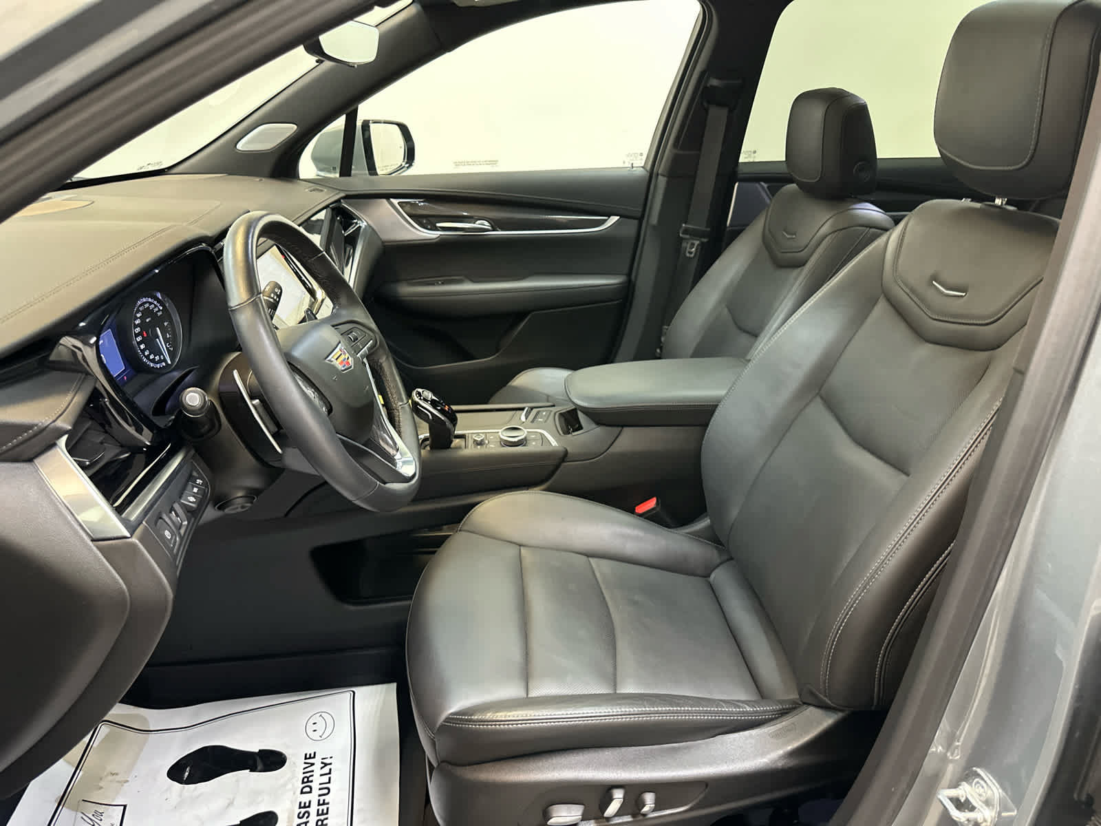 Used 2024 Cadillac XT6 Sport w/ Technology Package AWD/4WD image 4