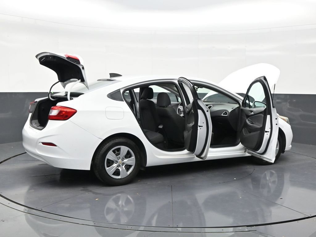 Used 2017 Chevrolet Cruze LS FWD image 28