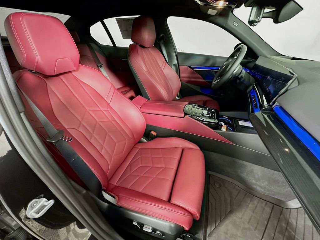 Used 2026 BMW 550e xDrive w/ Premium Package image 35