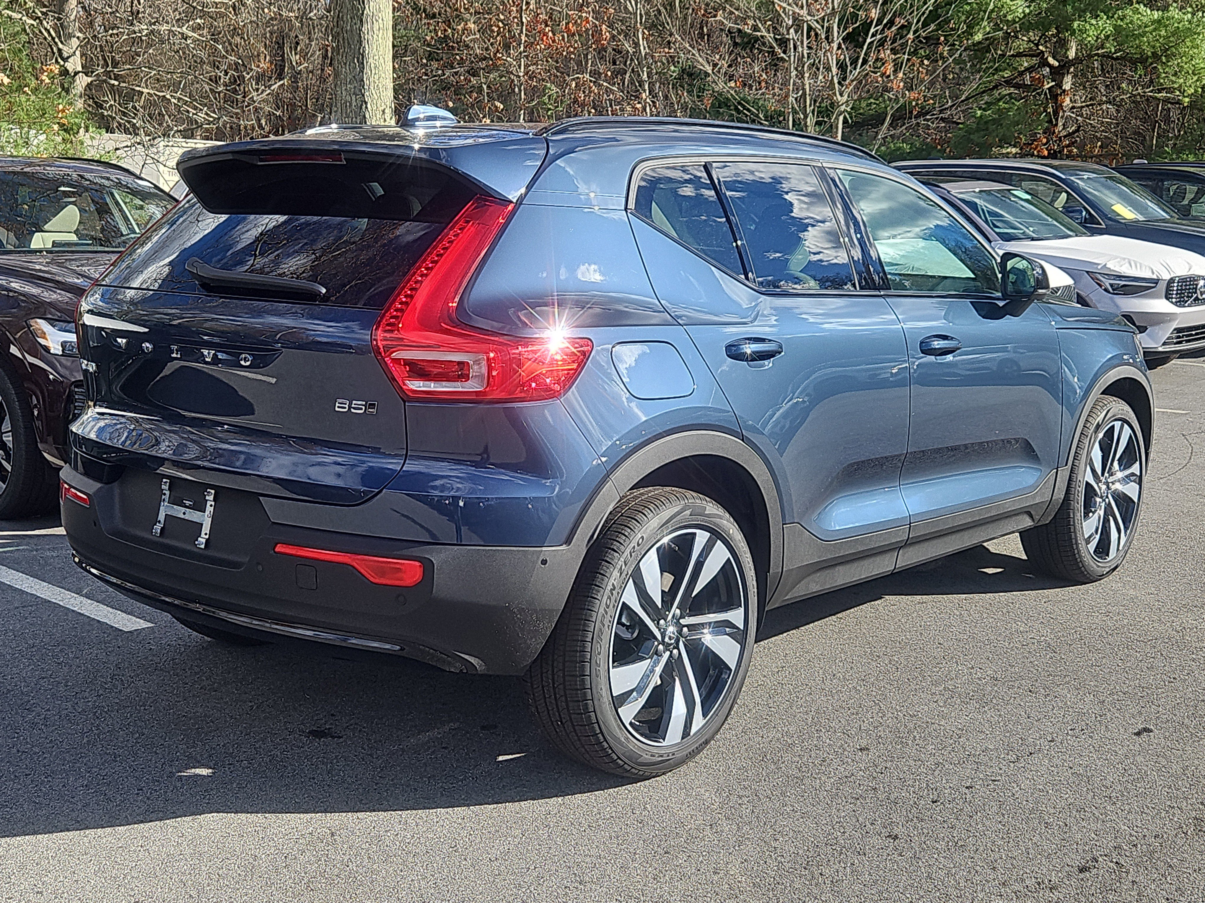 New 2026 Volvo XC40 B5 Ultra w/ Protection Package Premier image 2