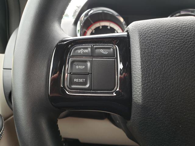 Used 2016 Dodge Grand Caravan SE image 19