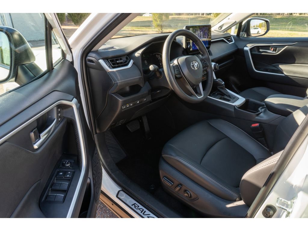 Used 2025 Toyota RAV4 XLE Premium image 10
