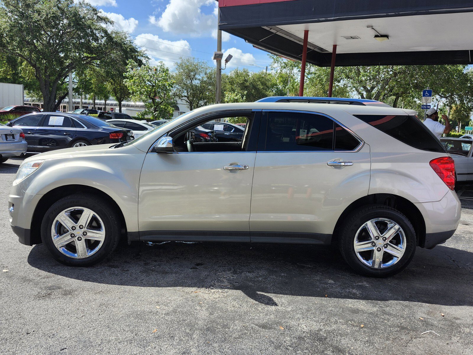 Used 2014 Chevrolet Equinox LTZ image 2