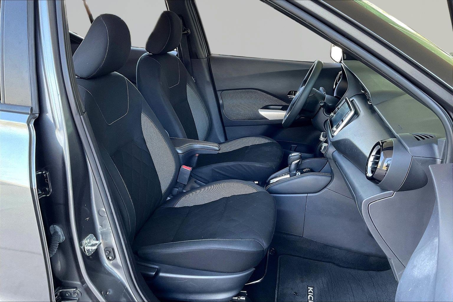 Used 2020 Nissan Kicks SV image 28