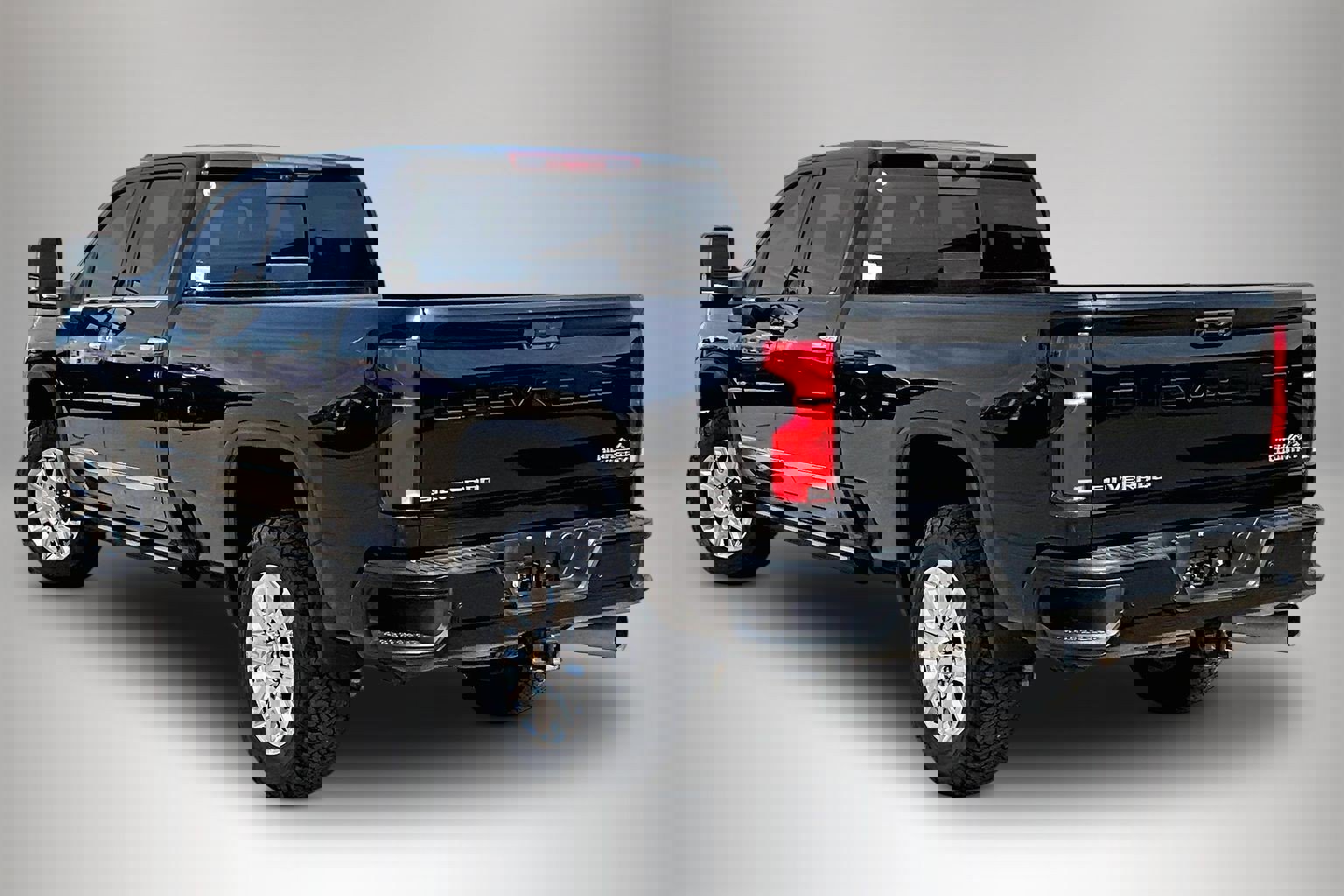 Used 2024 Chevrolet Silverado 3500 High Country w/ Technology Package image 4