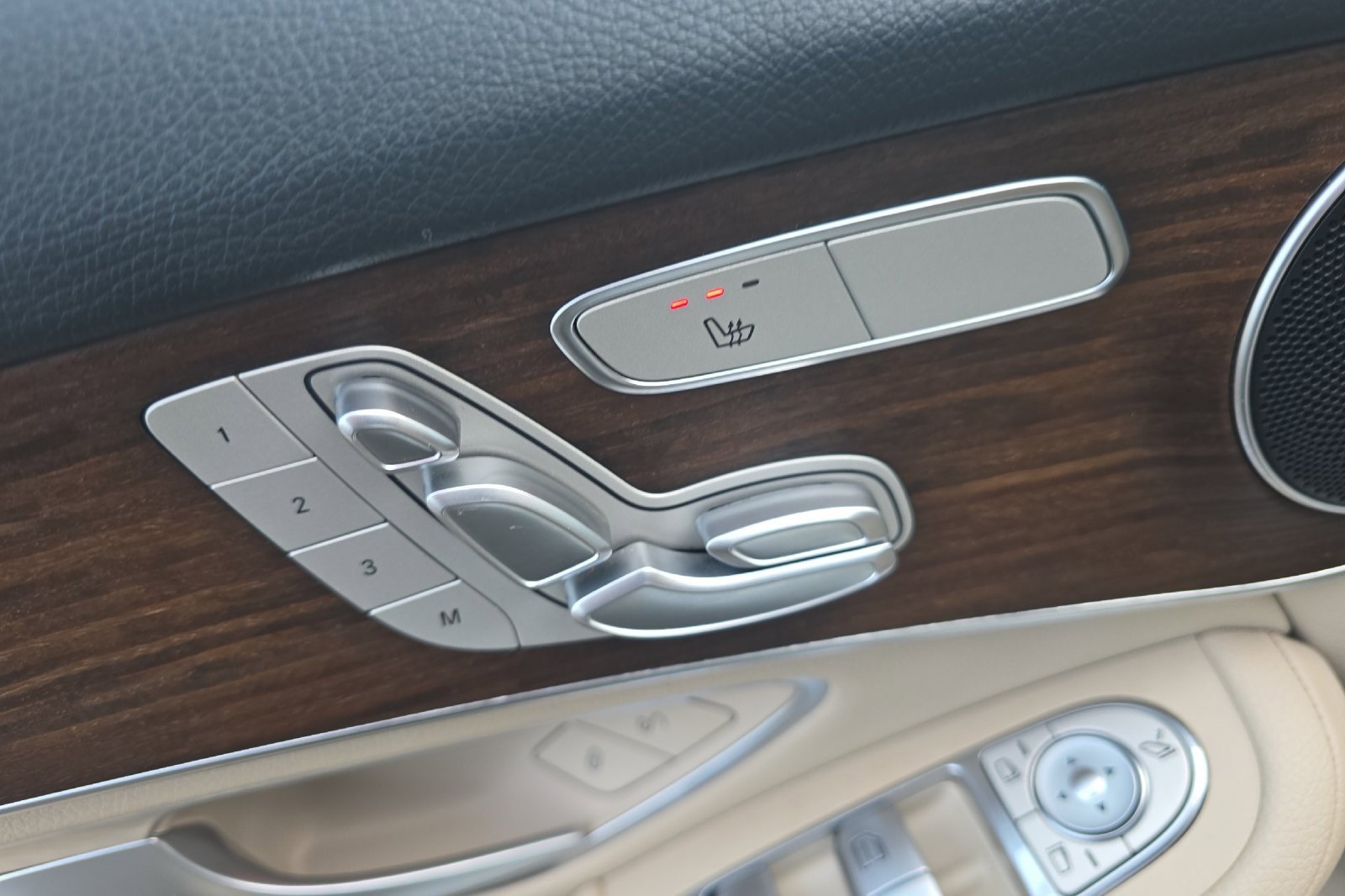 Used 2022 Mercedes-Benz GLC 300 4MATIC image 12