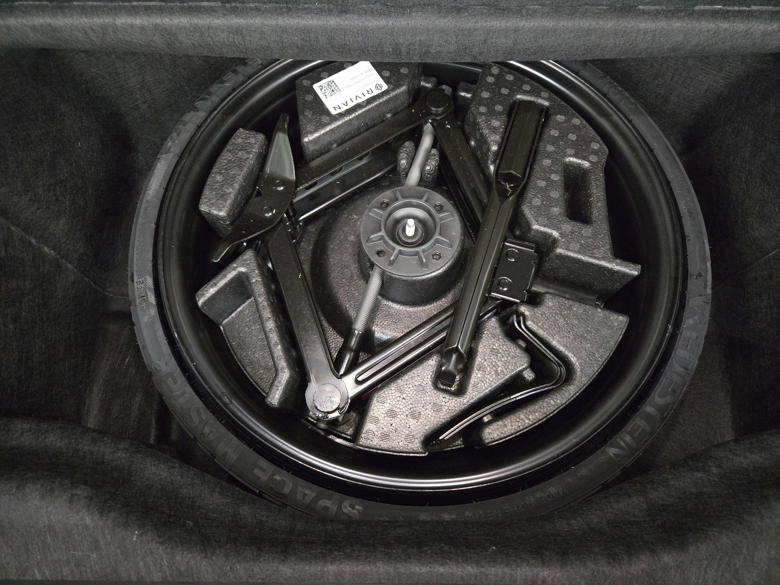 Used 2024 Rivian R1S Adventure AWD/4WD image 26