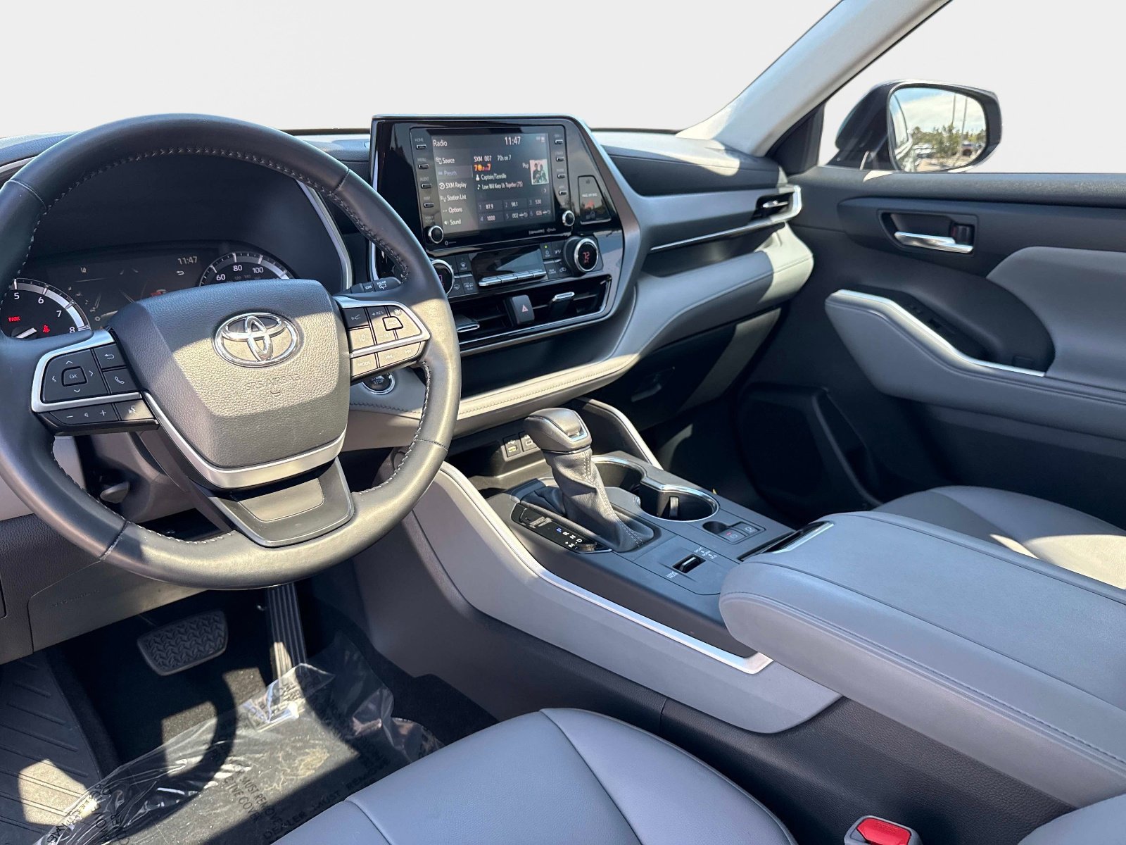 Used 2022 Toyota Highlander XLE image 16