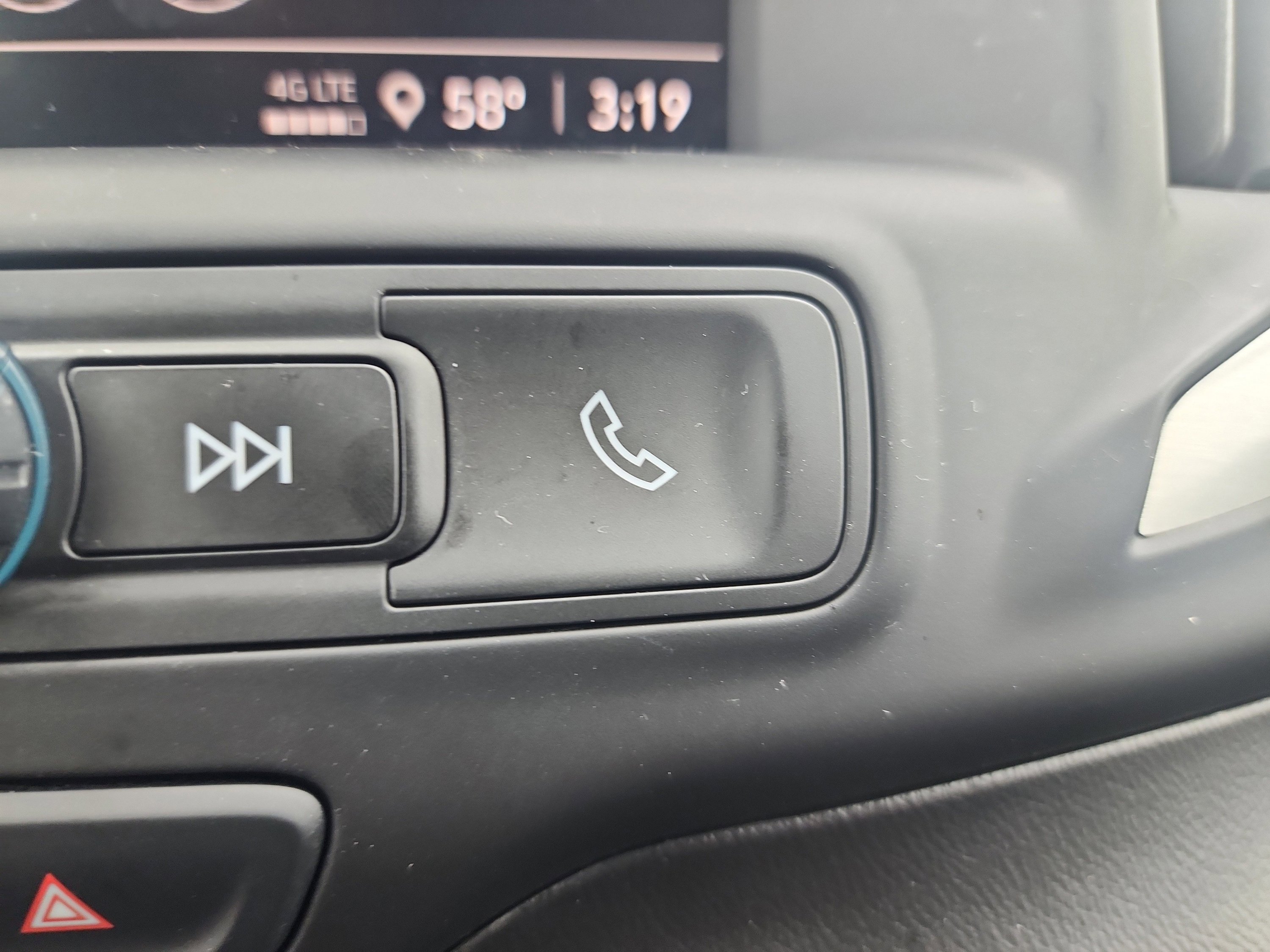 Used 2022 GMC Terrain SLE image 33