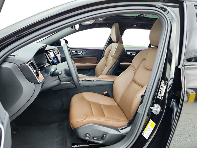 Used 2025 Volvo V60 B5 Cross Country Plus AWD/4WD image 21