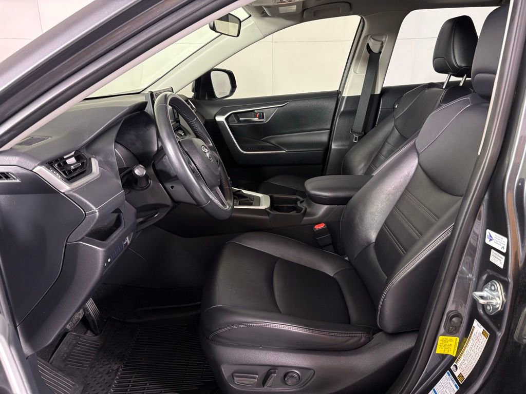 Used 2019 Toyota RAV4 XLE Premium image 16