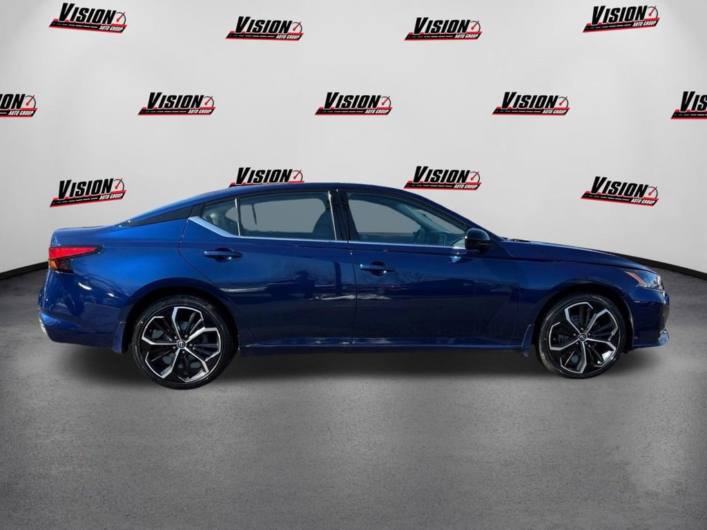 Used 2023 Nissan Altima 2.5 SR image 4