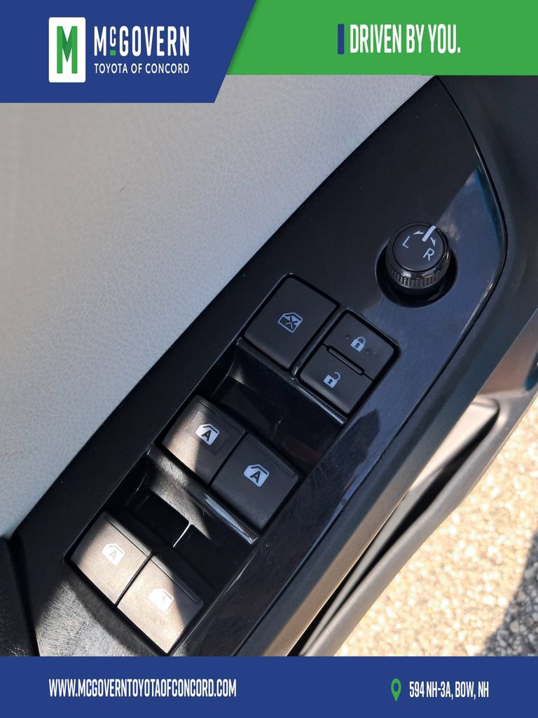 Used 2017 Toyota Prius Prime Plus FWD image 13