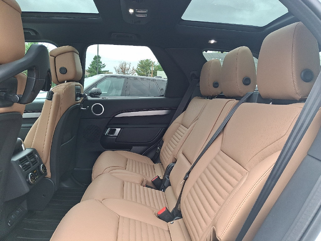 New 2026 Land Rover Discovery Dynamic SE AWD/4WD image 6