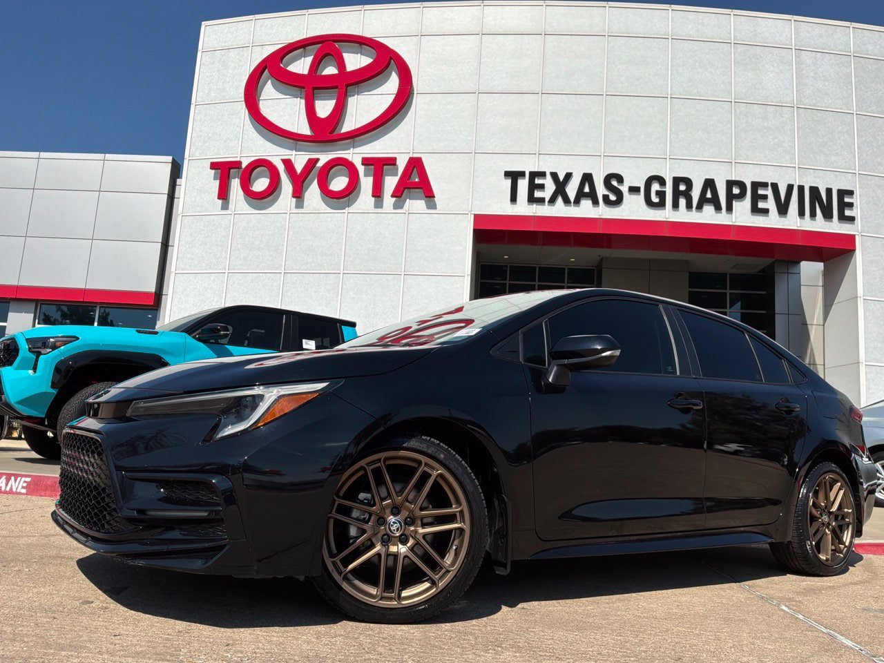 Used 2024 Toyota Corolla Sedan FWD image 2