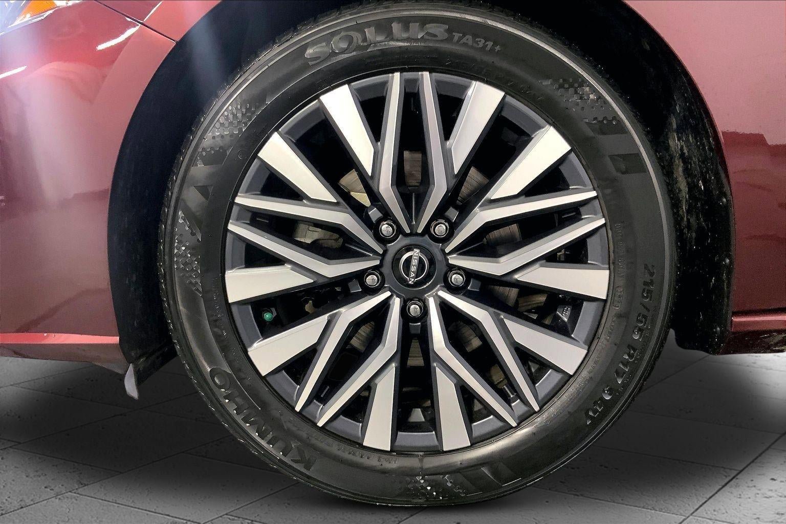 Used 2025 Nissan Altima 2.5 SV image 9