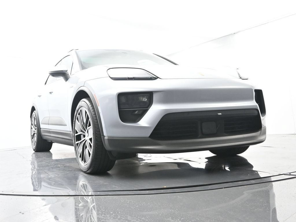 Certified 2025 Porsche Macan Electric RWD image 55