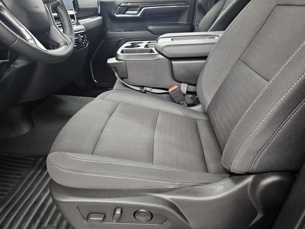 Used 2024 Chevrolet Silverado 1500 LT AWD/4WD image 16