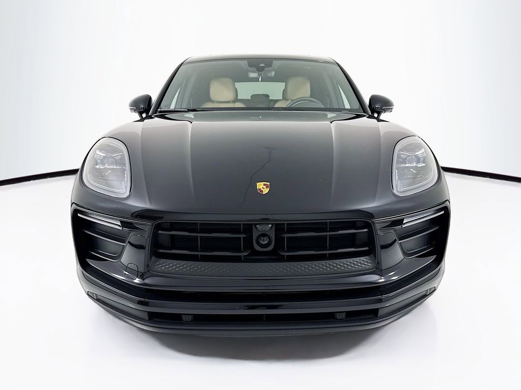 Certified 2025 Porsche Macan AWD/4WD image 10