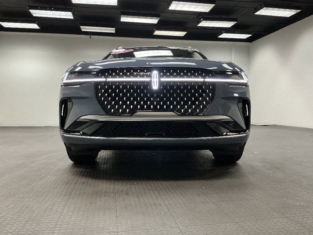 Used 2026 Lincoln Nautilus Reserve AWD/4WD image 2