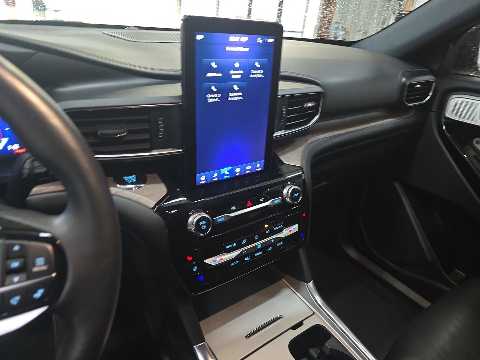 Used 2022 Ford Explorer Platinum w/ Equipment Group 601A AWD/4WD image 22