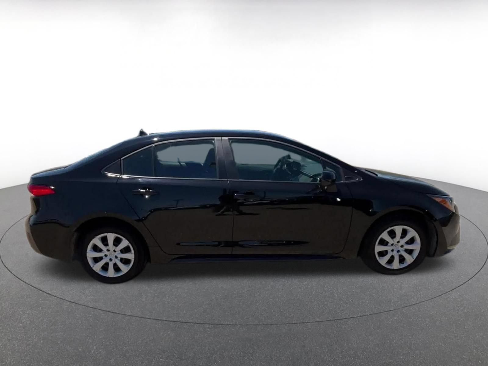 Used 2025 Toyota Corolla LE FWD image 13