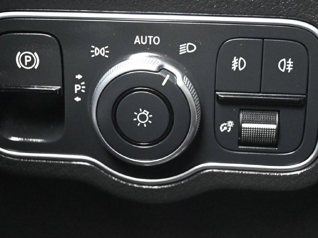 Used 2023 Mercedes-Benz GLA 250 4MATIC w/ Premium Package image 30
