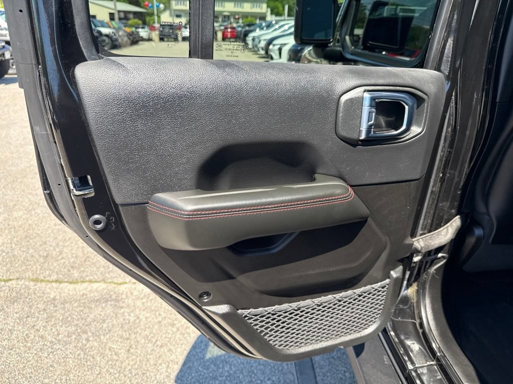 Used 2025 Jeep Wrangler Unlimited Rubicon AWD/4WD image 27