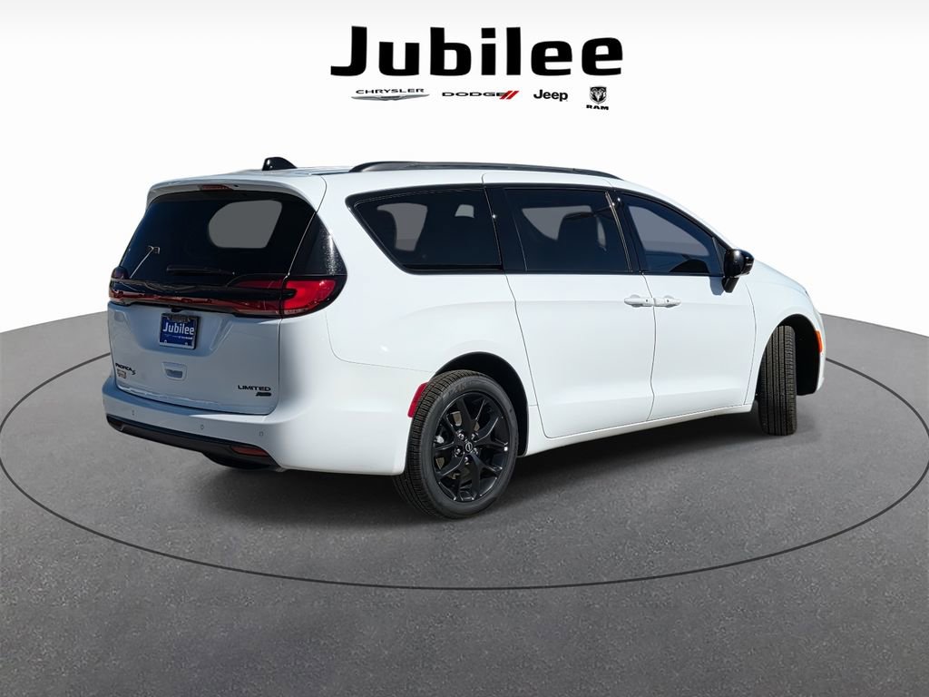 New 2026 Chrysler Pacifica Limited w/ Uconnect Theater Family Group image 5