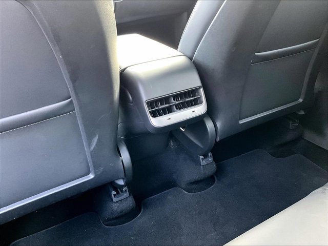 Used 2020 Tesla Model Y Long Range image 25