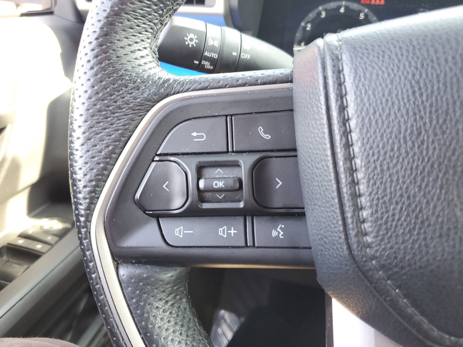 Certified 2024 Toyota Tacoma TRD Off-Road AWD/4WD image 22