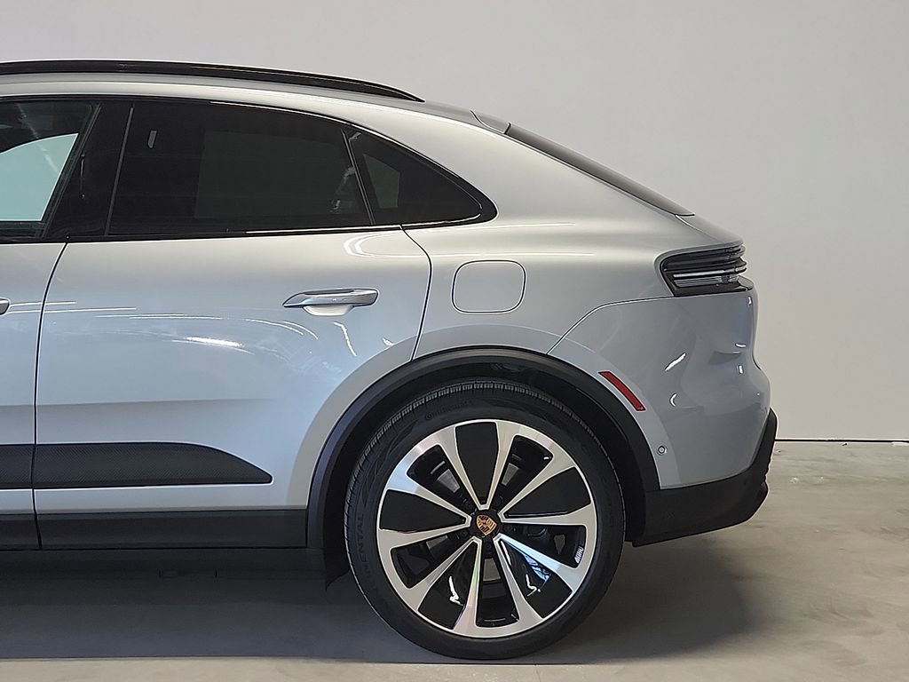New 2026 Porsche Macan 4 Electric AWD/4WD image 7