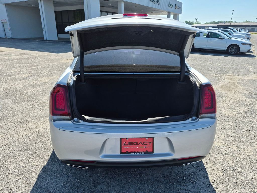 Used 2022 Chrysler 300 Touring w/ Sport Appearance Package image 27