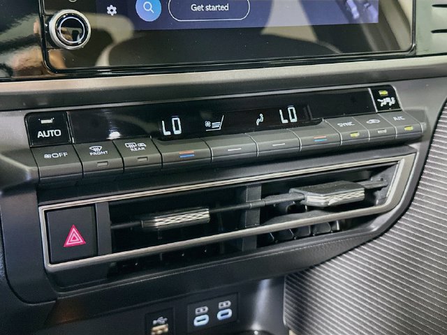 Used 2025 Toyota Camry SE FWD image 18