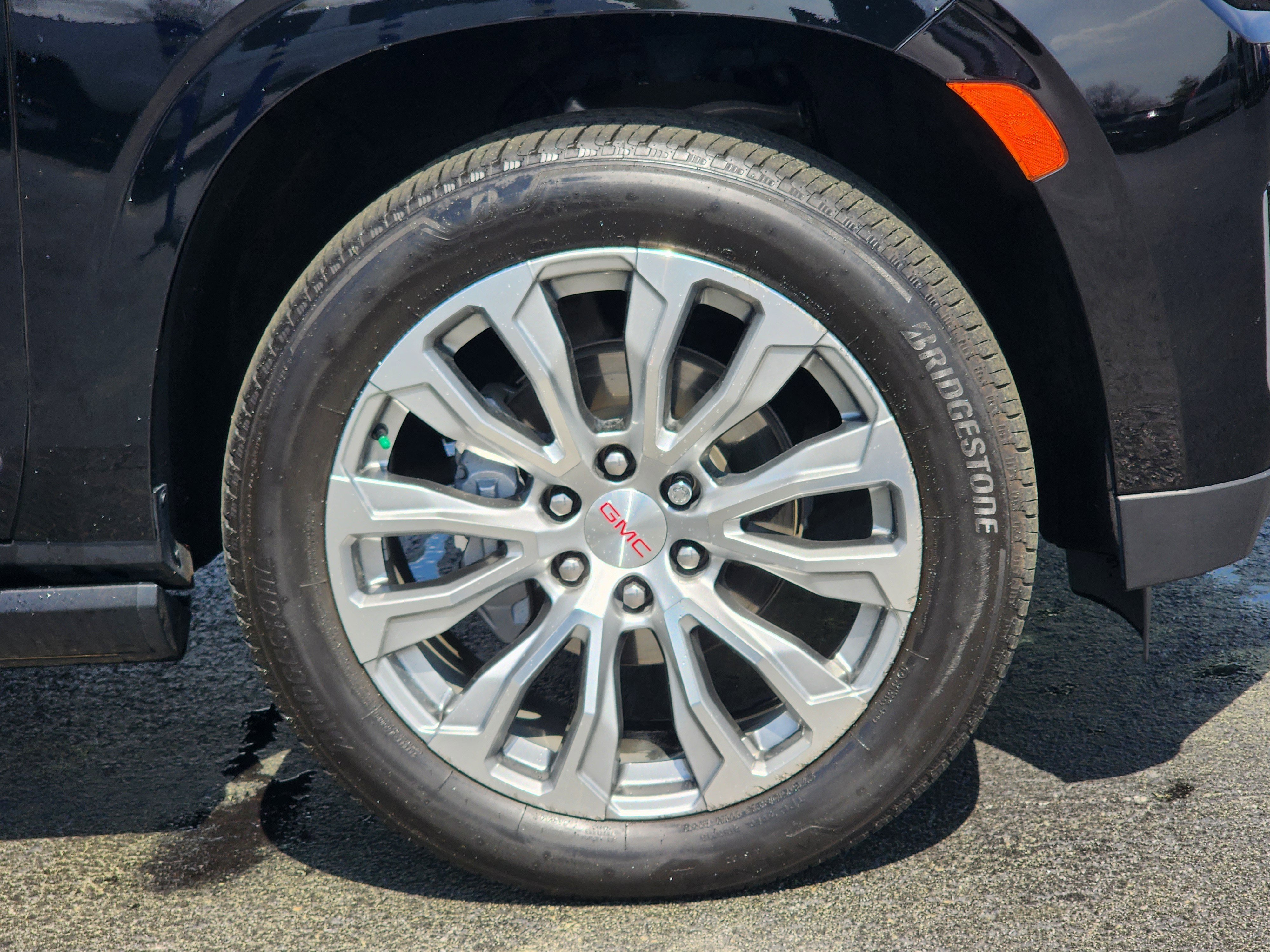 Used 2023 GMC Yukon Denali image 6