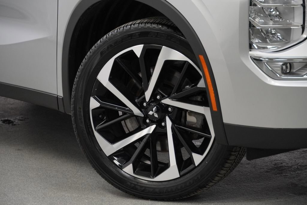 Used 2024 Mitsubishi Outlander SE image 4