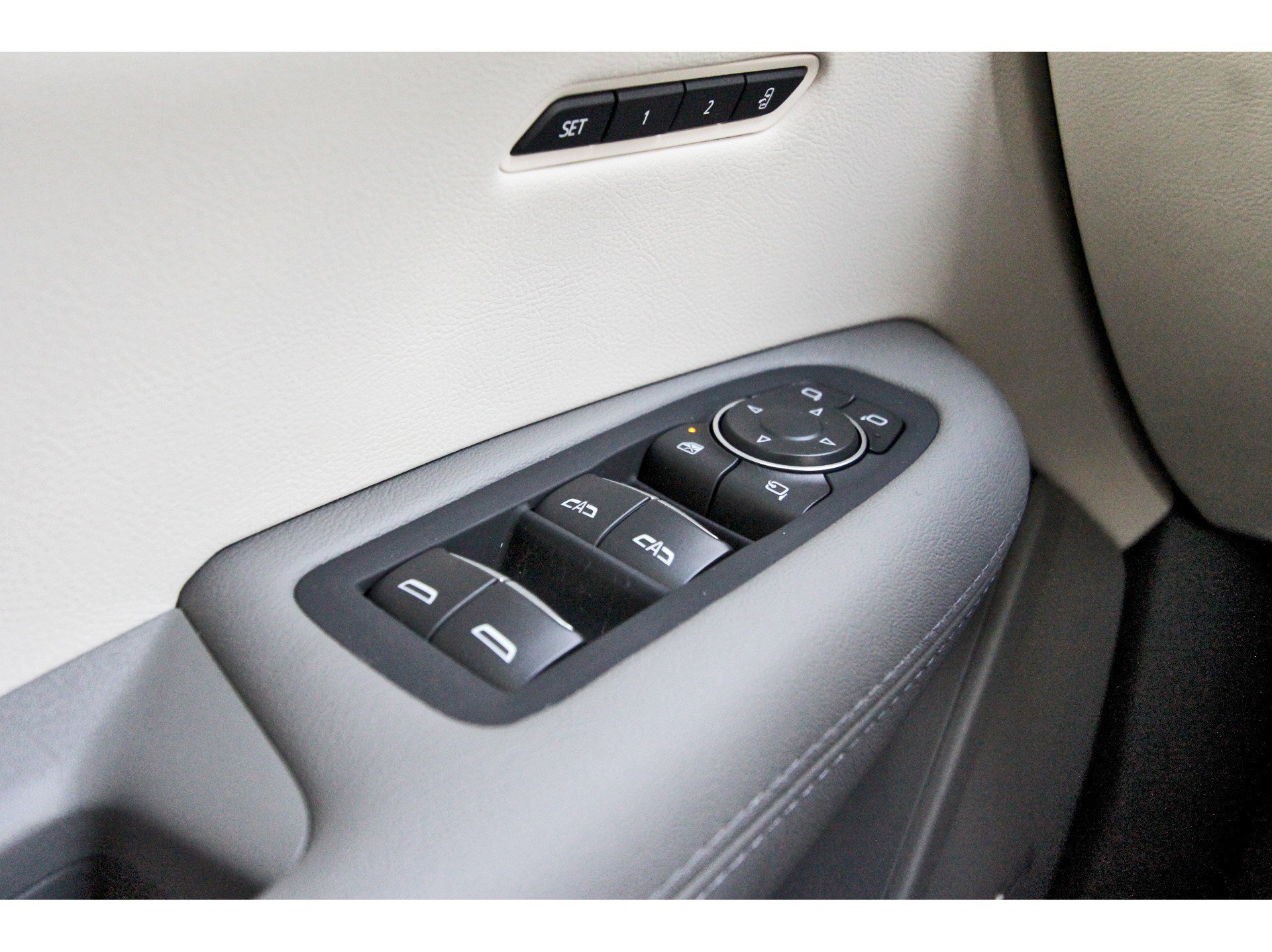 Used 2025 Cadillac XT5 Premium Luxury w/ LPO, Floor Liner Package image 23