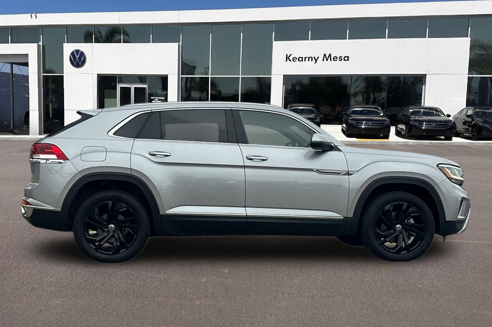 Used 2023 Volkswagen Atlas Cross Sport SEL AWD/4WD image 3