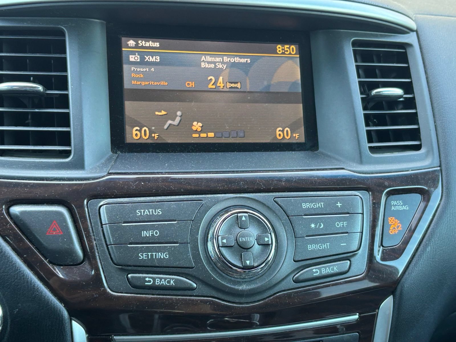 Used 2014 Nissan Pathfinder SL FWD image 12