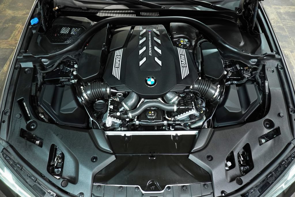 Used 2023 BMW M550i xDrive w/ Executive Package AWD/4WD image 9