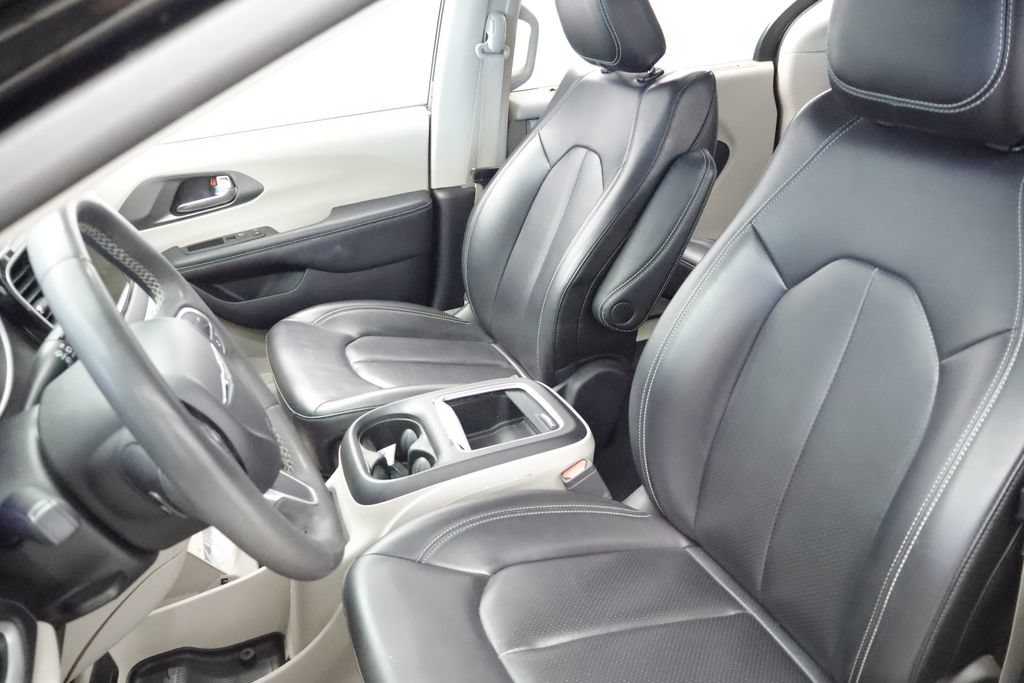 Certified 2023 Chrysler Pacifica Touring-L FWD image 23