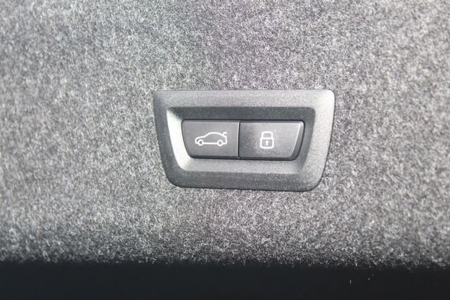 New 2026 BMW 330i xDrive 330i xDrive w/ M Sport Package image 9