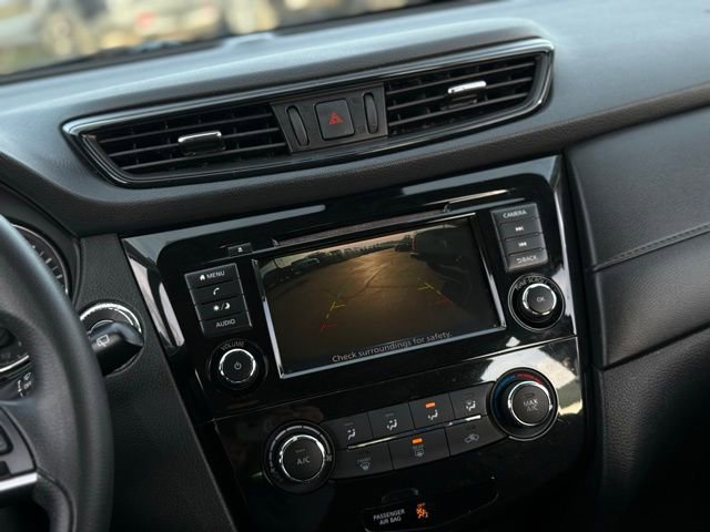 Used 2019 Nissan Rogue S image 4